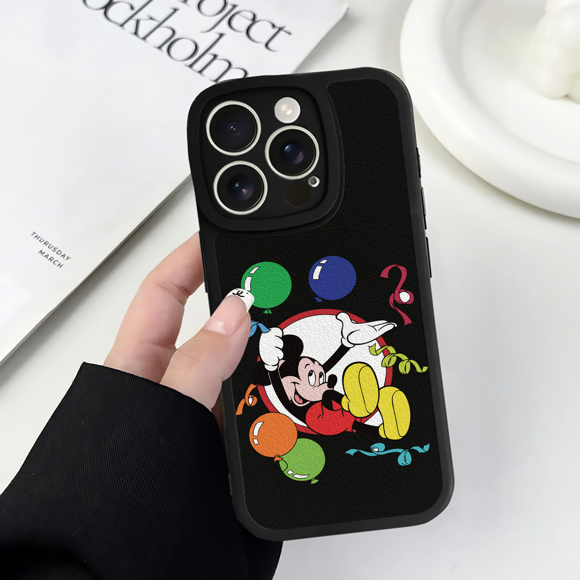 （画像用） ミッキーマウス Mickey Mouse 【iPhone 16シリーズ対応】シリコンスマホケース（レザー調） 材質：シリコン